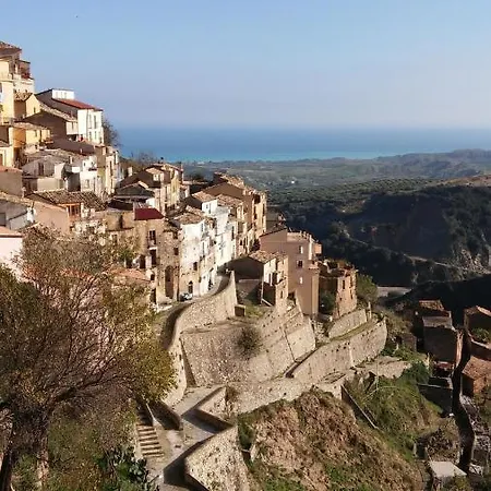 Zephyros - Vivere Il Mare E La Storia Del Borgo *